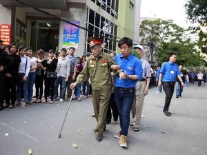 ງານວາງສະແດງຮູບພາບ “ທ່ານພົນເອກຫວໍ້ງວຽນ ຢາບກັບໄວໜຸ່ມນະ ຄອນຫຼວງ“